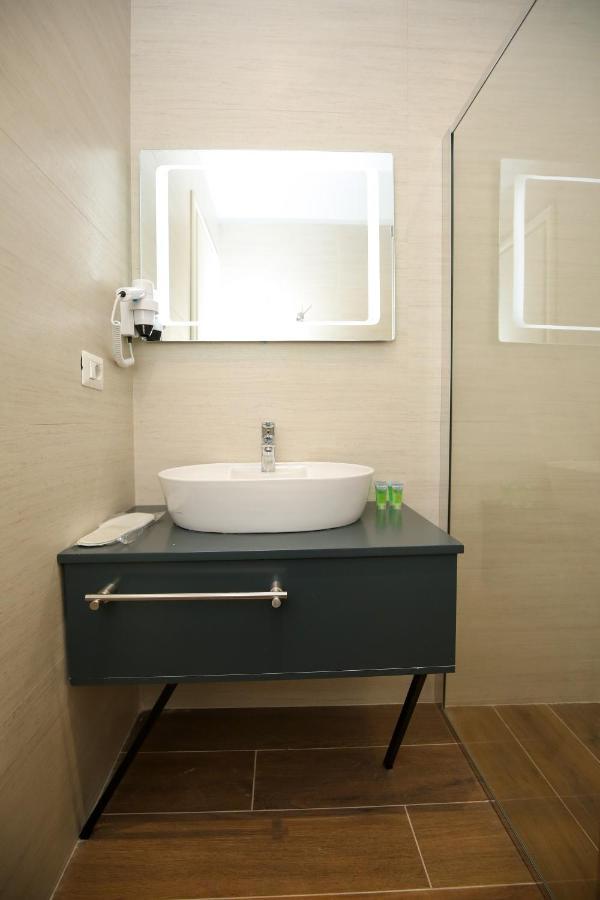 Hotel Amantia Orikum Luaran gambar