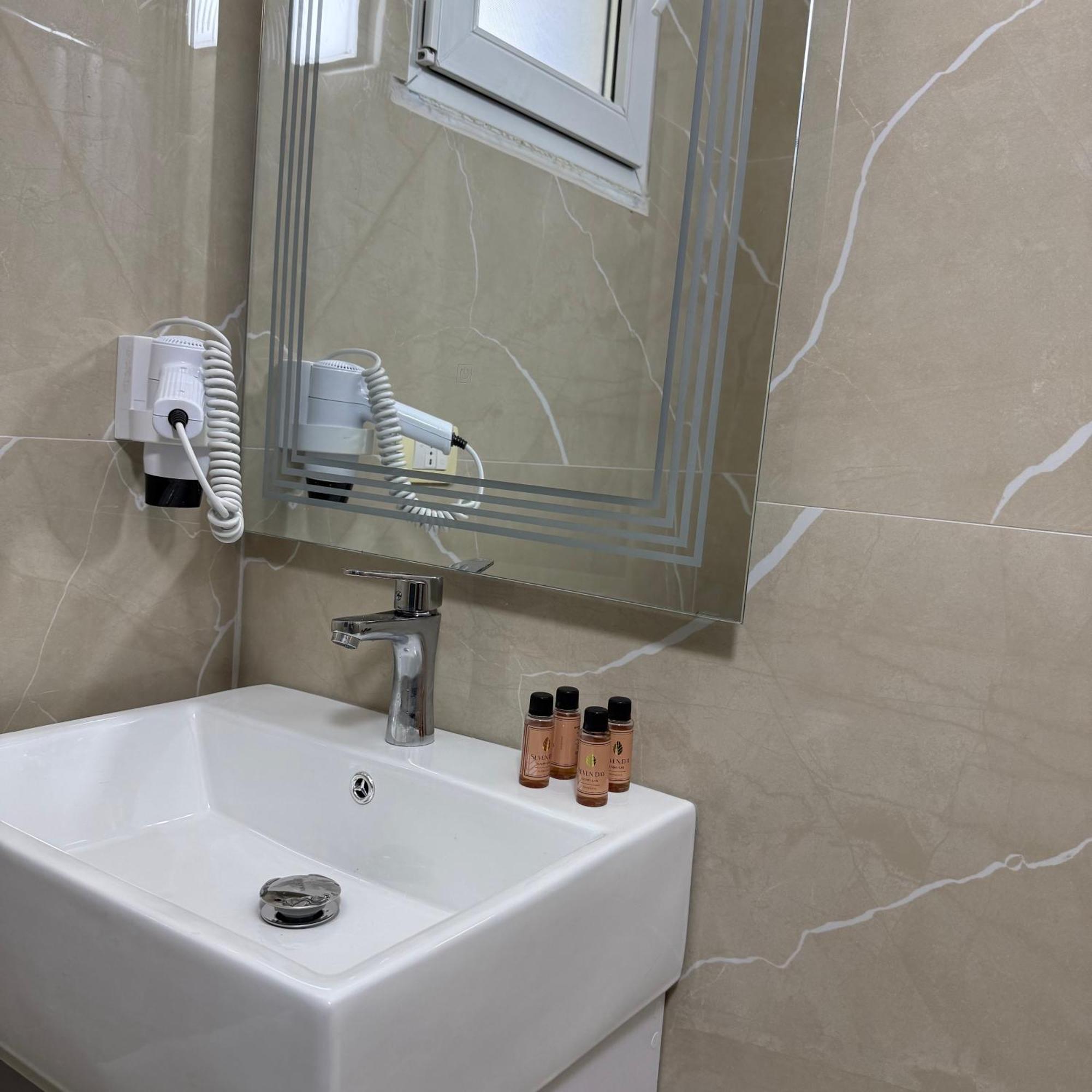 Hotel Amantia Orikum Luaran gambar